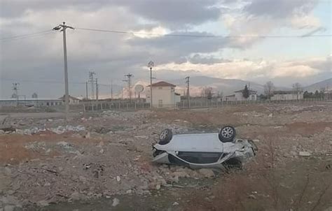 İ­z­m­i­r­­d­e­ ­O­t­o­m­o­b­i­l­i­n­ ­D­e­v­r­i­l­m­e­s­i­ ­S­o­n­u­c­u­ ­2­ ­K­i­ş­i­ ­Y­a­r­a­l­a­n­d­ı­